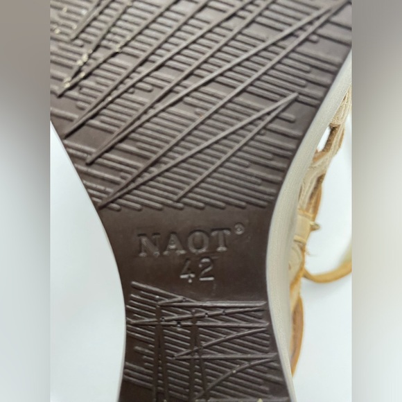 Naot Deluxe Wedge Heel Sandal Womens Champagne Leather Size 42 US 11-11.5 - Picture 2 of 5